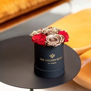 The Million Roses Los Angeles Preserved Roses Basic Black Box Red & Gold Roses